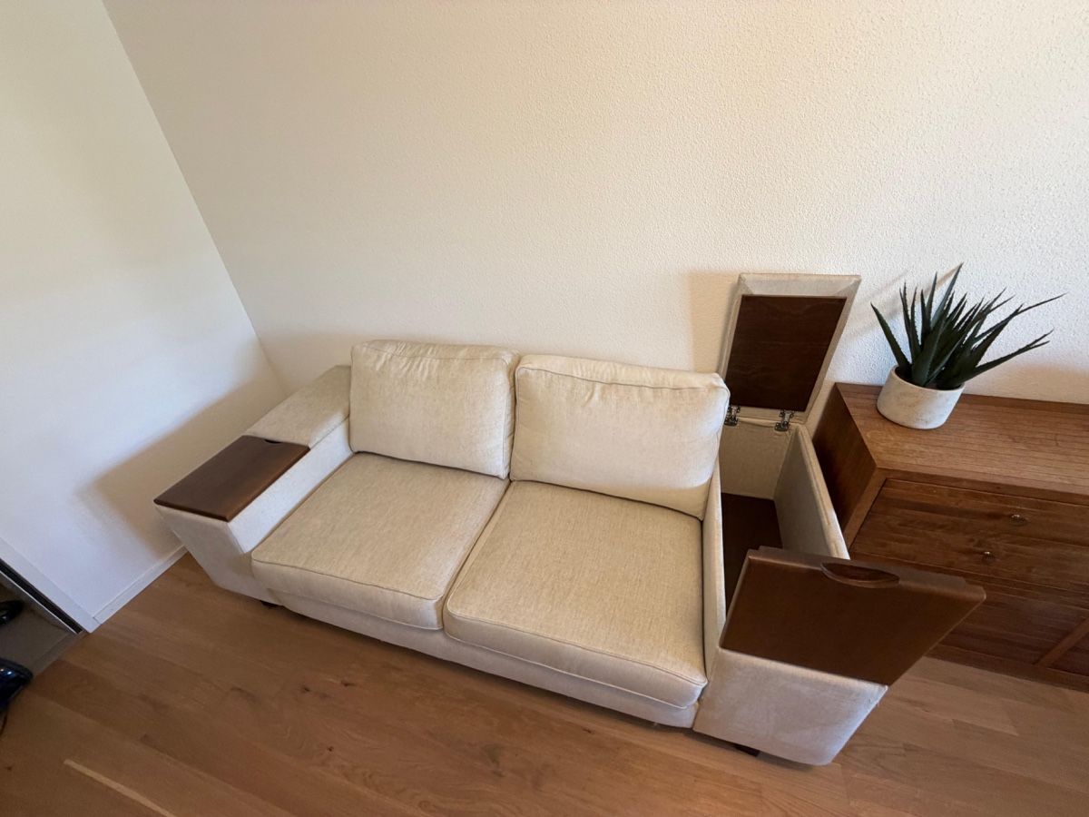 Pfister Sofas: Sofa mit integriertem Stauraum beige 2 Sitzplätze – Gebraucht aus Frick von salomebu 2