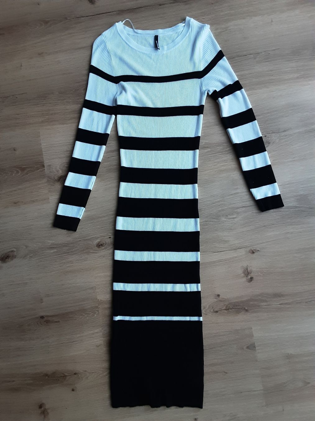 Vestiti: Gestreiftes Strickkleid, Grösse S – Nuovo (secondo la descrizione) da Altdorf UR venduto da Brandli