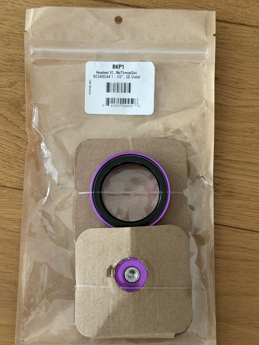 Pezzi di ricambio: White Industries Steuersatz EC34/EC44 1 1/2" Violett – Usato da Männedorf venduto da Carlito