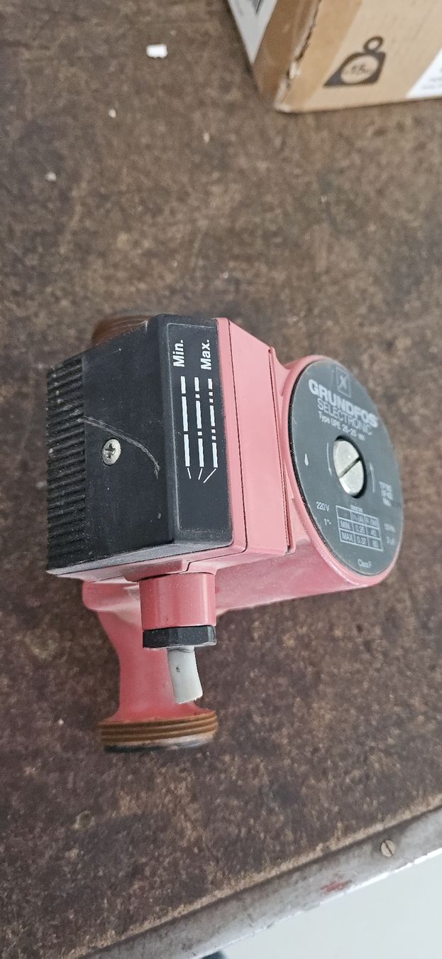 Grundfos Riscaldamento: Umwälzpumpe Grundfos – Usato da Nürensdorf venduto da salibeer 2