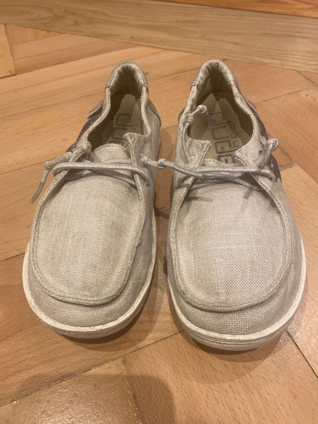 Scarpe per ragazze: Silbergraue HEY DUDE Schuhe Gr. 33 – Usato da Frasnacht venduto da GracyStore 1