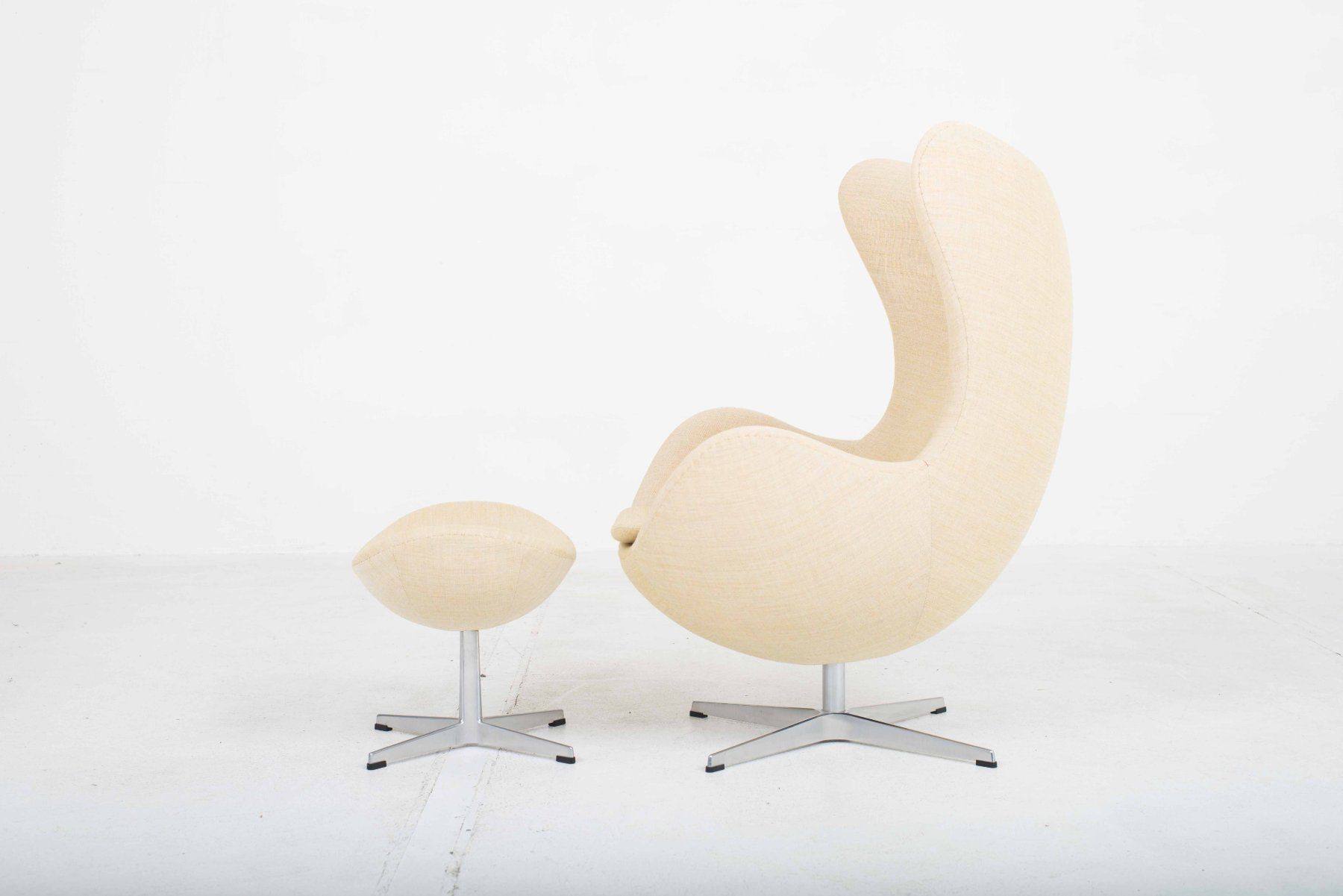 Fritz Hansen Poltrone: Fritz Hansen Egg Chair & Ottoman von Arne Jacobsen – Usato da Zürich venduto da STUZH38 1