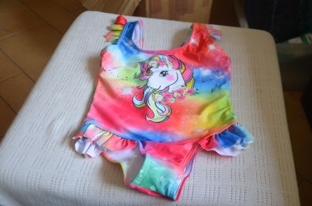 TAILLE 110 - MAILLOT DE BAIN NEU - (D)