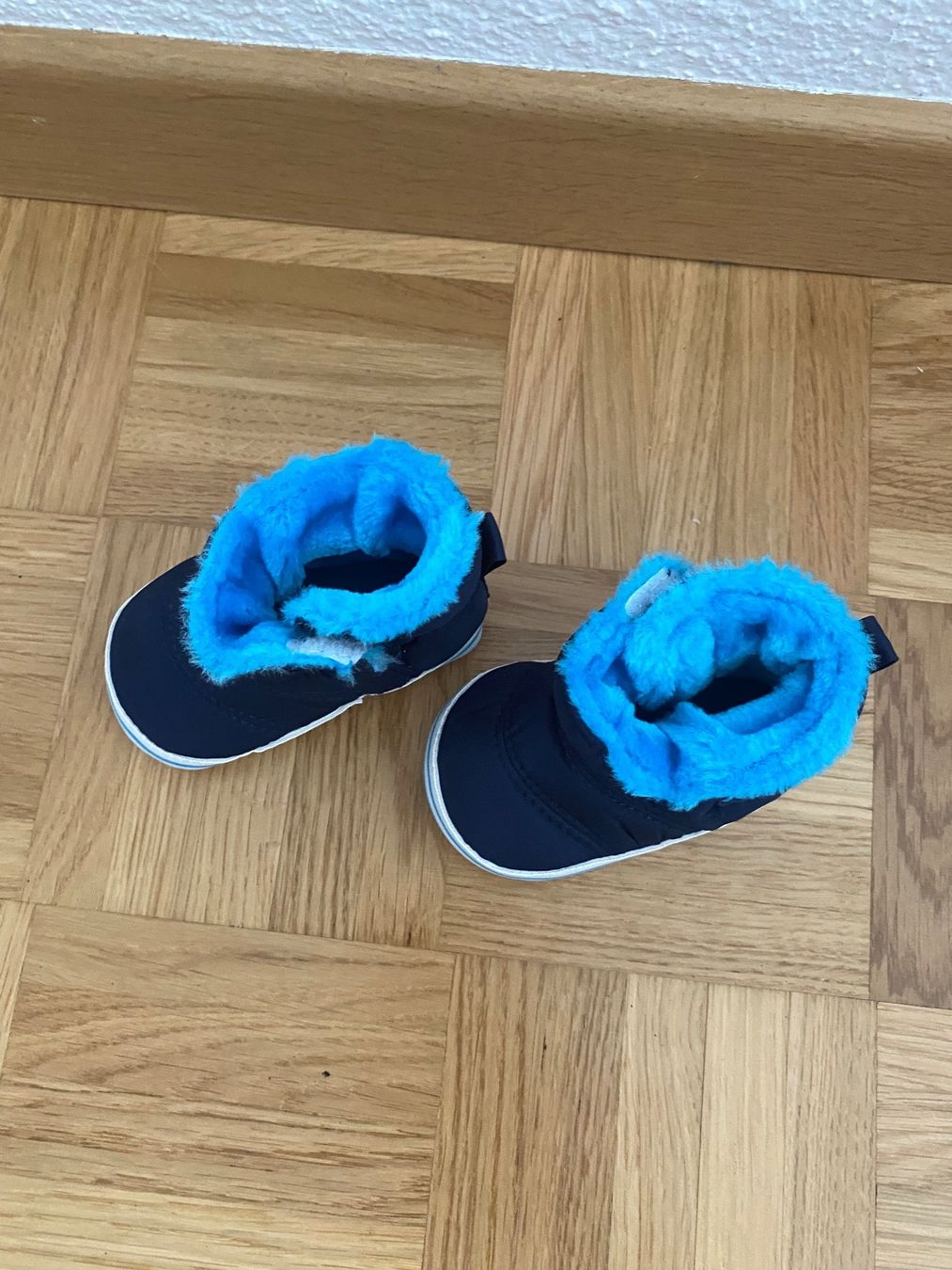 Scarpe per ragazzi: Kinder Schuhe Grösse 16/17 – Usato da Zürich venduto da MaSte 1
