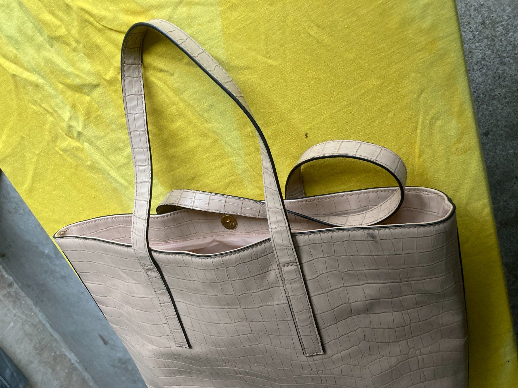 Taschen für Damen: Elegante Ledertasche Kroko-Optik, beige – Gebraucht aus Wangs von pizbar 2