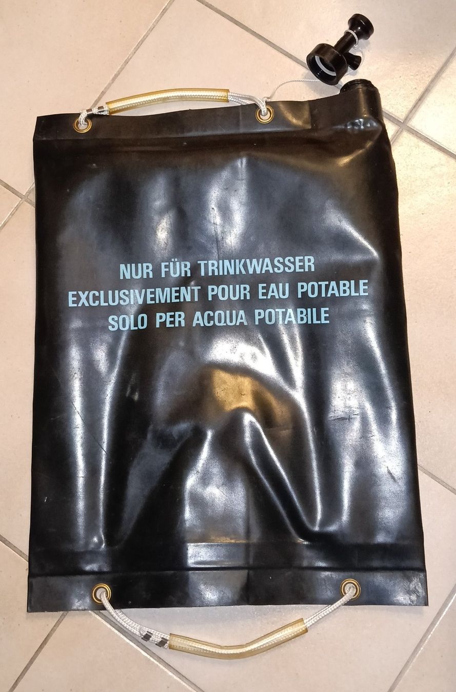 Contenitori & Simili: Wassersack Trinkwasserbehälter schweizer Armee – Usato da Mettendorf TG venduto da uhu44 1