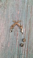 Gekreuzte Revolver Pin Anstecker gross! ca 40x40mm