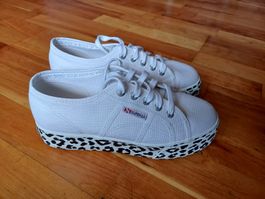 Weisse Plateau-Sneakers von Superga
