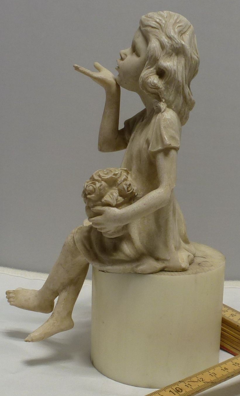 Statuette: Engels-Dame Sitzend ohne Flügel – Usato da Murgenthal venduto da B.StM 1