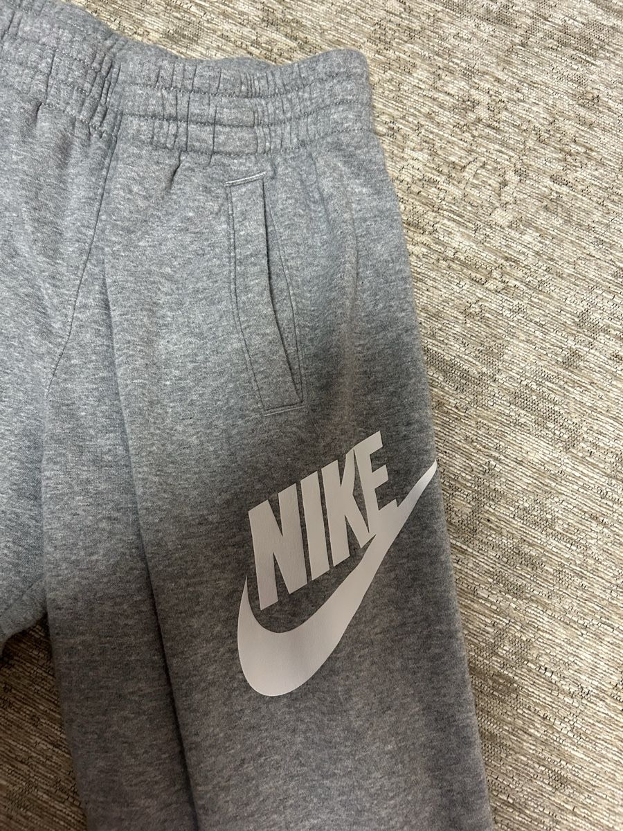 Nike Hosen: jogging Nike gris, taille 158-170 – Gebraucht aus St-George von elena27 2