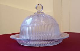 Cloche à fromage antique plat en verre de crystal décoré