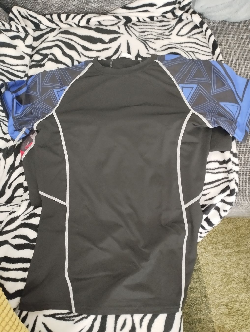 T-shirt: 4x Tee-shirts Short Sleeve - Size Medium M – Nuovo (secondo la descrizione) da MONTHEY venduto da Tibobo 1