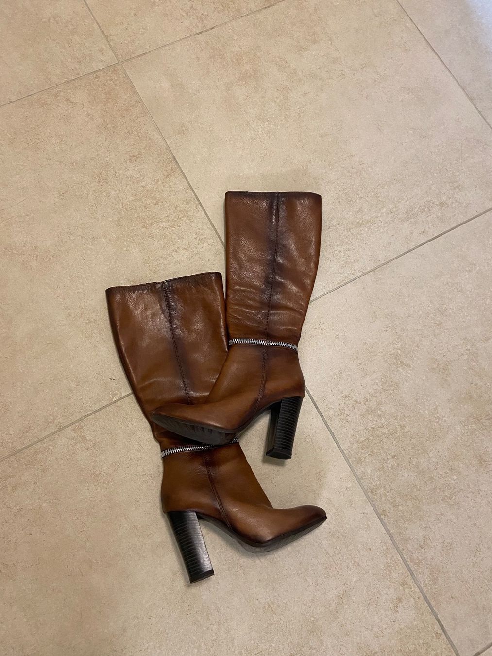 Damenschuhe: Lederstiefel Damen Grösse 39 – Gebraucht aus Dietlikon von nelden
