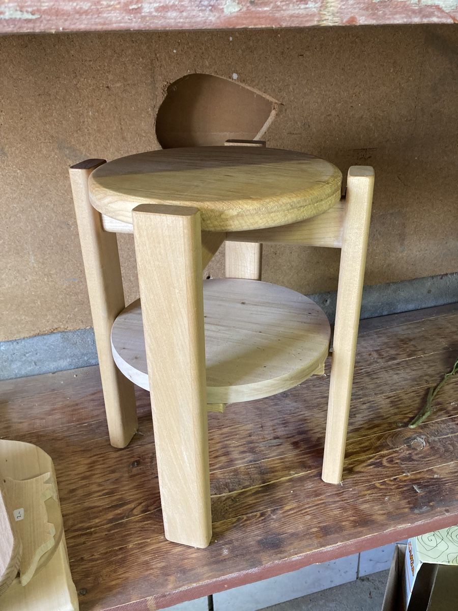 Hocker: Höcker mit Ablage – Gebraucht aus Einsiedeln von Gipfelifresser123