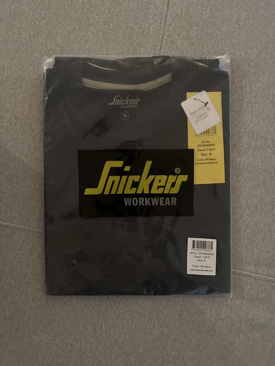 T-shirt snickers (Neu und originalverpackt) in Chêne-Bougeries für CHF ...