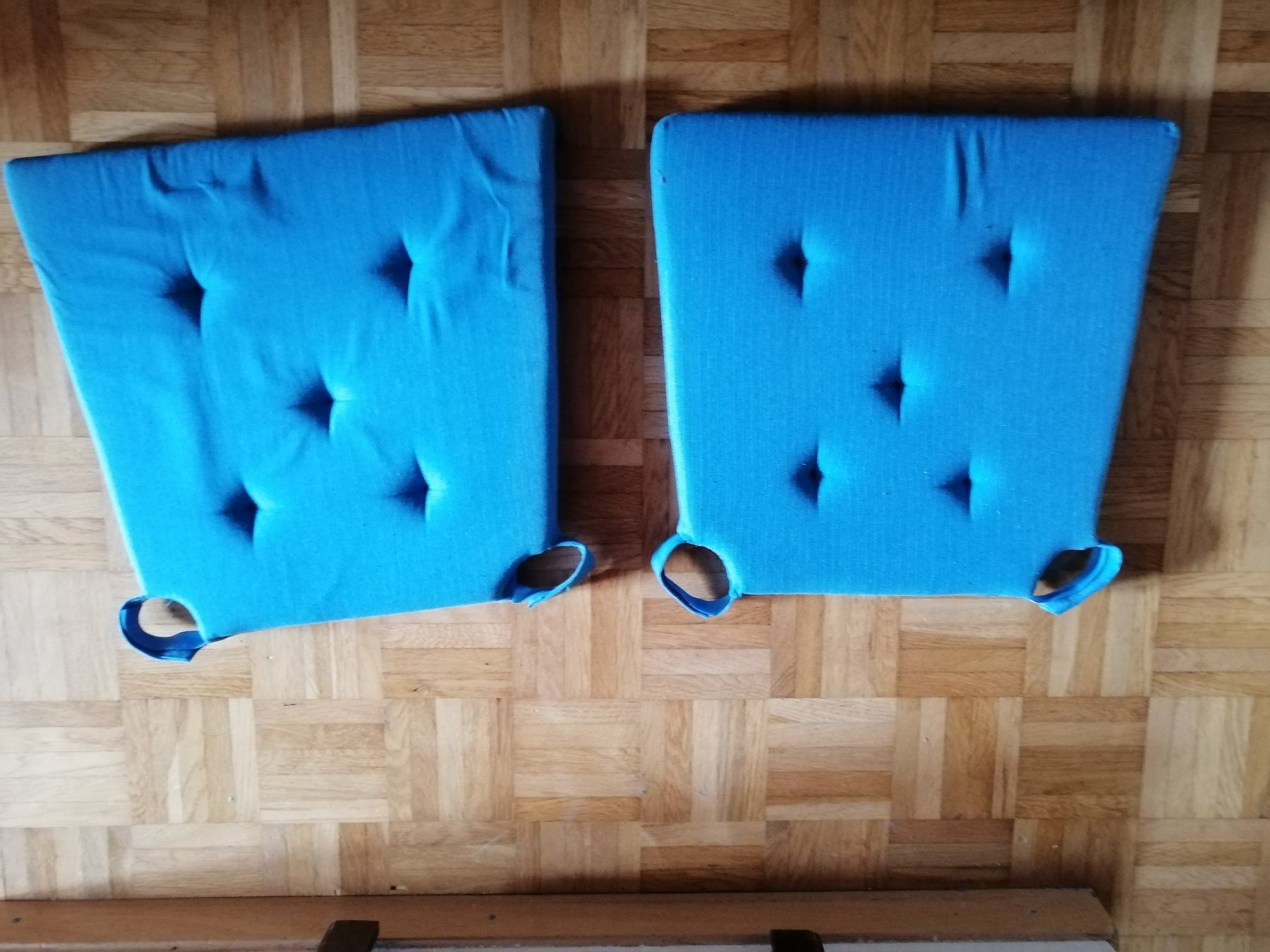 Ikea Kissen türkis, gibt es auch noch in grün und weinrot (Gebraucht) in Walenstadt für CHF 10 – nur Abholung auf Ricardo kaufen