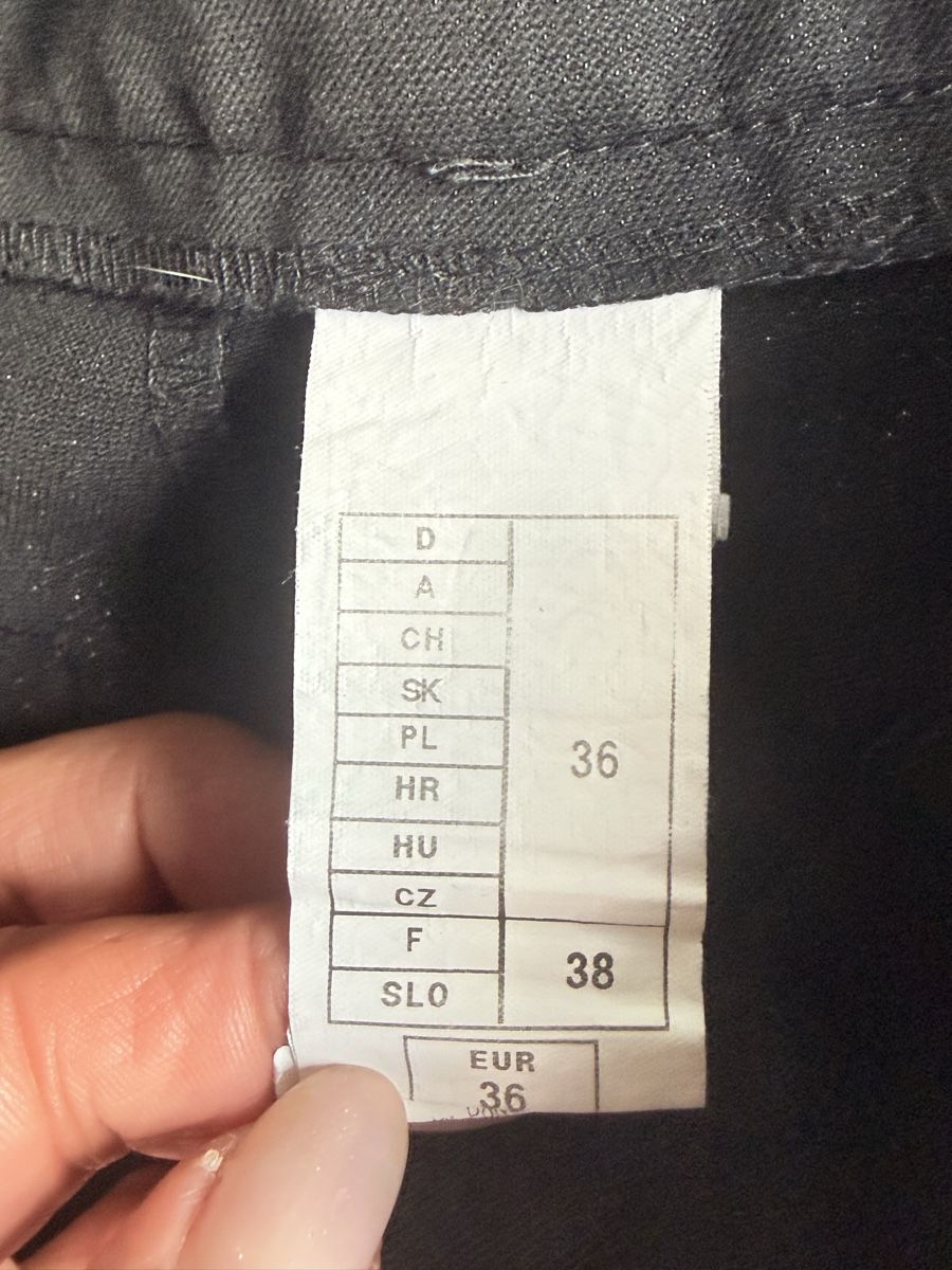 Kleiderpakete: Shorts donna taglia 36/38  – Gebraucht aus Bellinzona von bul_mvy5 1