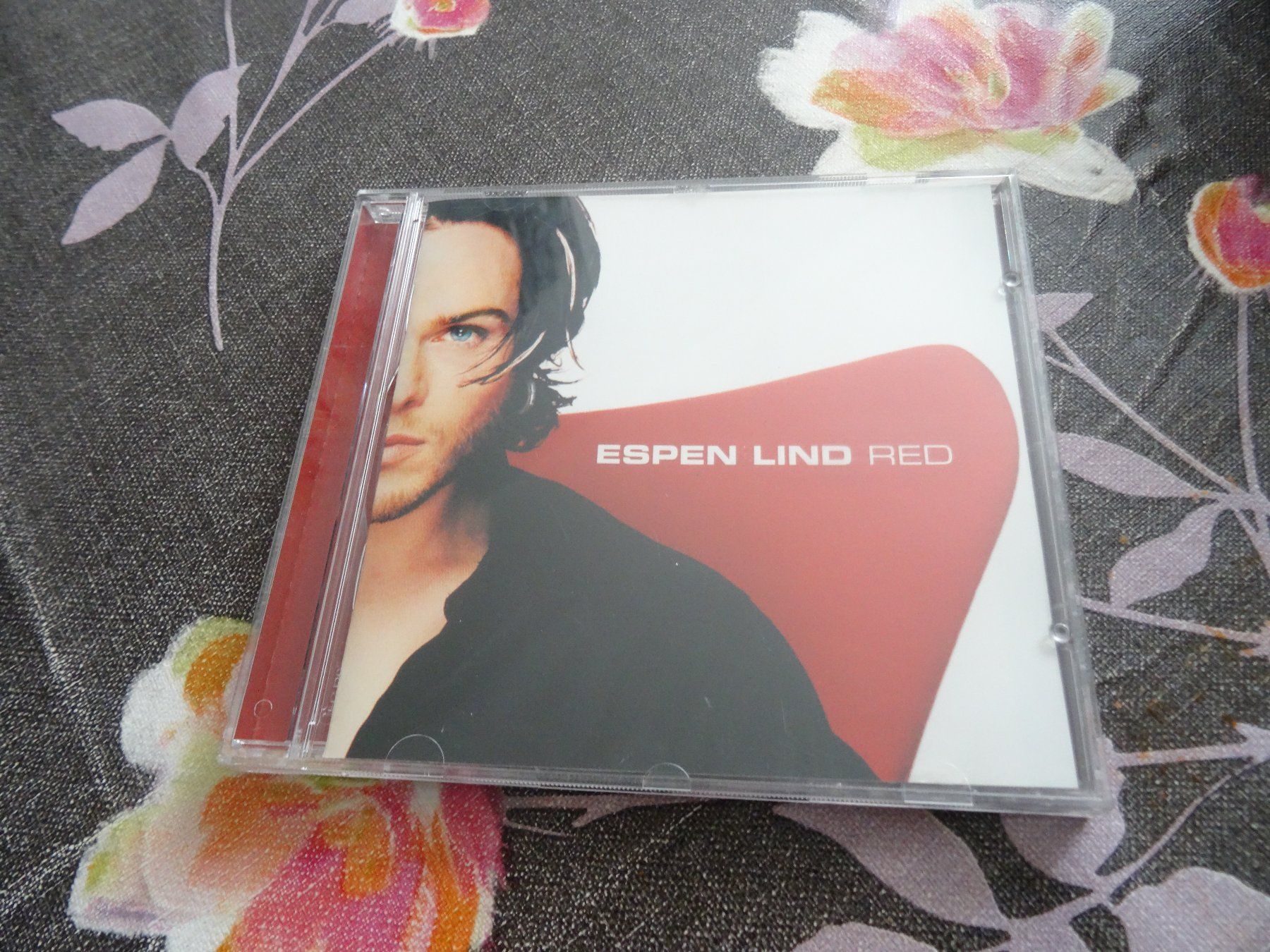 CD: Espen Lind - Red CD – Usato da Olten venduto da Disc-Ausverkauf