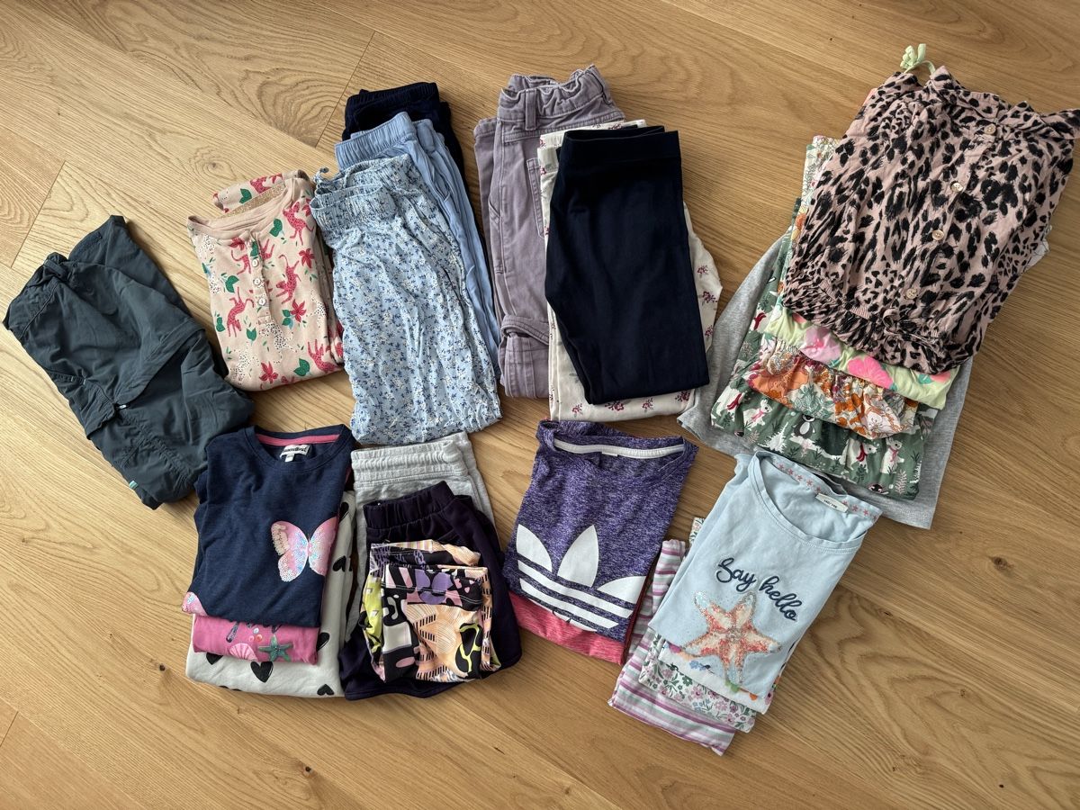 Ensembles coordonnés: Kleiderpaket Mädchen 134/140 – D'occasion à Uster par buani