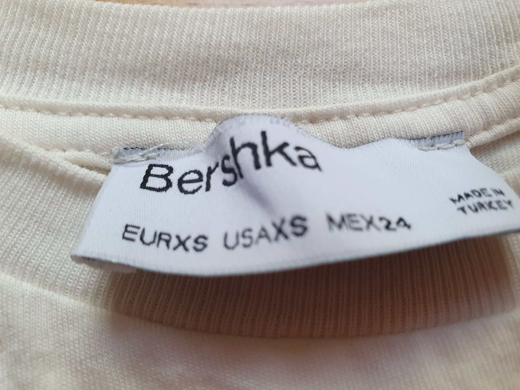 Bershka Blouses, T-shirts & Tops: Bershka T-Shirt XS – D'occasion à Kloten par Hektor44 1