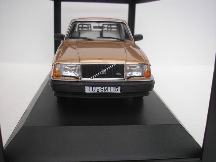 Volvo Modellautos: VOLVO 240 GL im Massstab 1:18 – Neu und originalverpackt aus Erlenbach im Simmental von Model_box 3