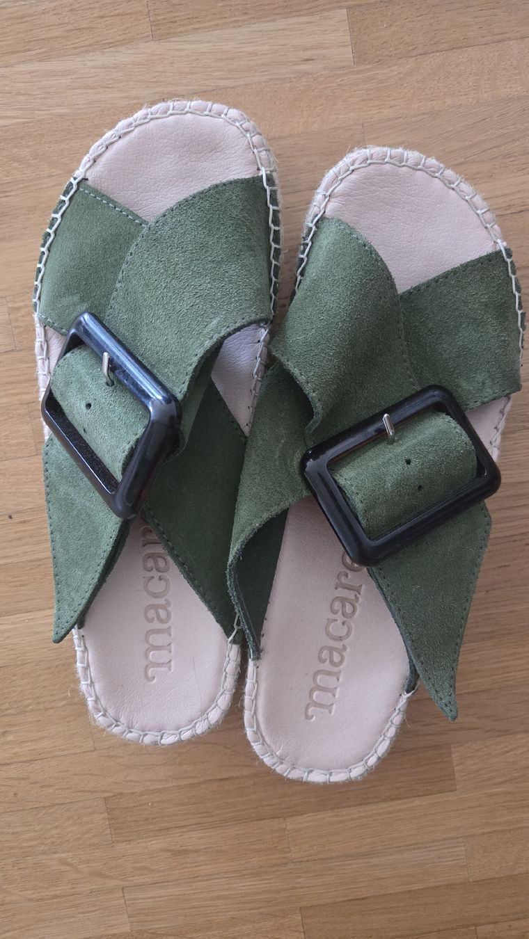 Chaussures femmes: Espadrilles mit Schnalle der Marke Macarena – D'occasion à Kriens par Na_Ro