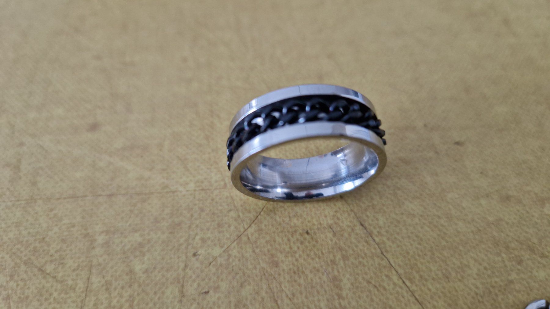 Anelli: Kette Ring Edelstahl Curb Chain Panzerkette Spinnerring – Usato da Laufen venduto da nostalgie0811 1
