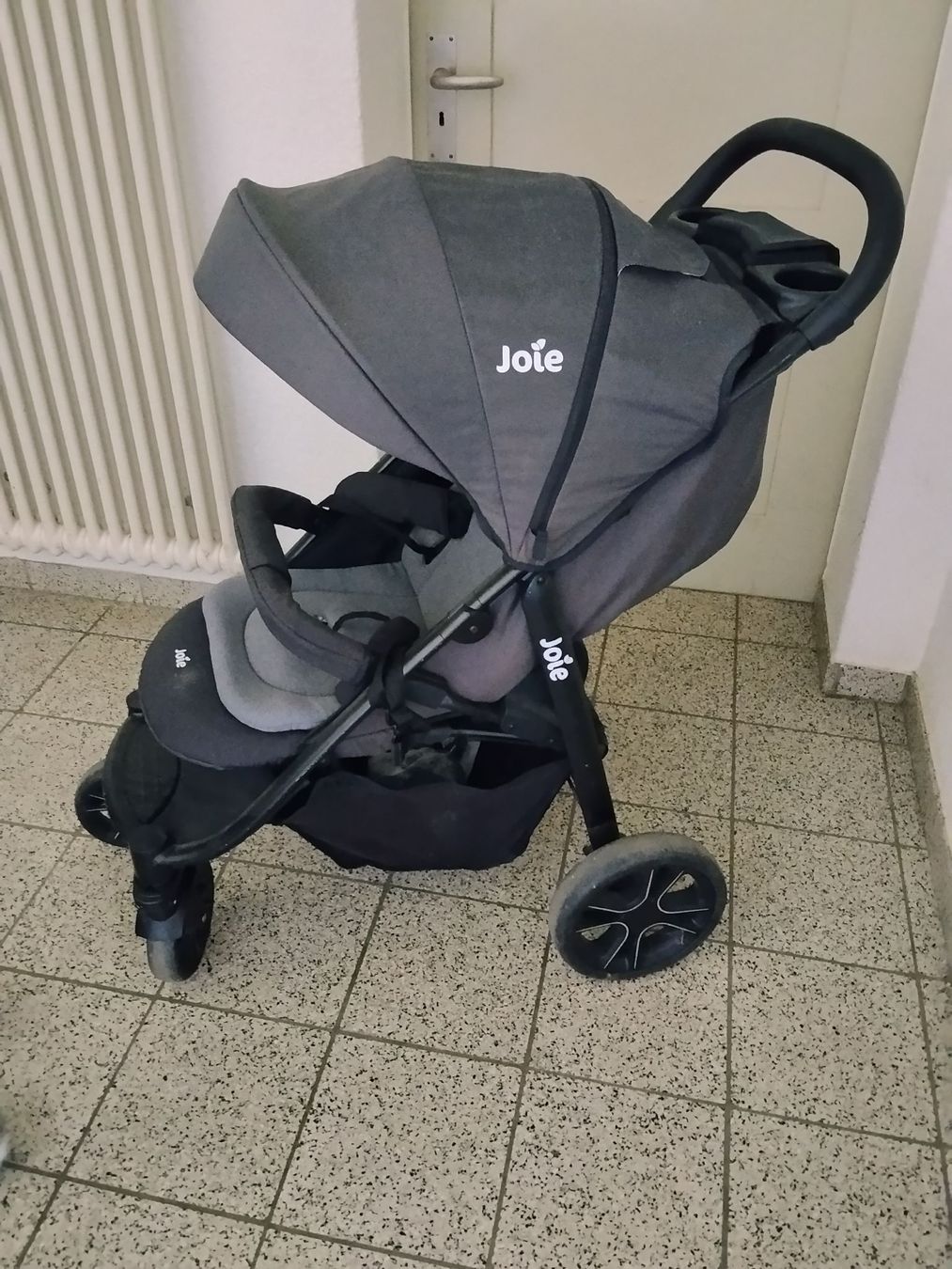 Joie Carrozzine: Joie Kinderwagen gebraucht grau – Usato da Kloten venduto da Pacanda