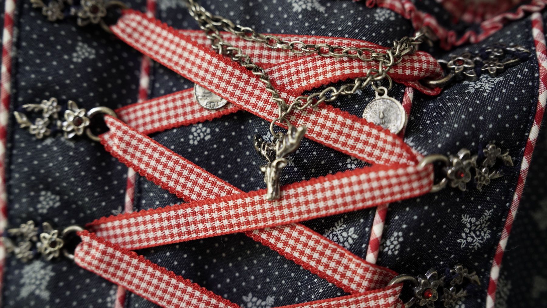 Costumi: MarJo Dirndl + Dirndlbluse Set Bluse rot blau kariert 34 – Nuovo (secondo la descrizione) da Zürich venduto da julia_vina 6