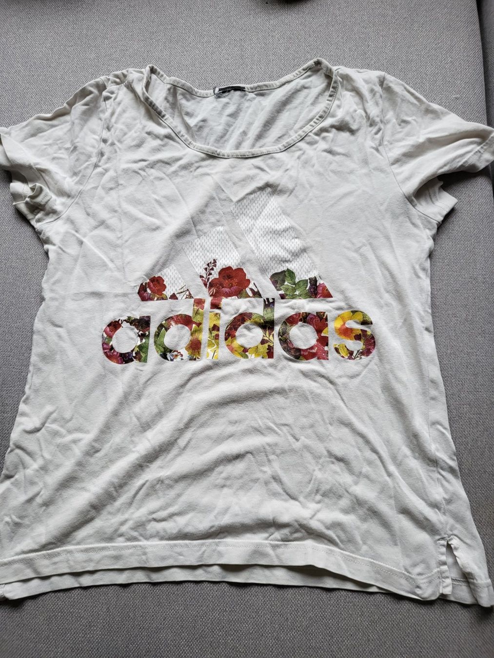Adidas T-shirt: Adidas T-shirt – Usato da Lenk im Simmental venduto da banane50626