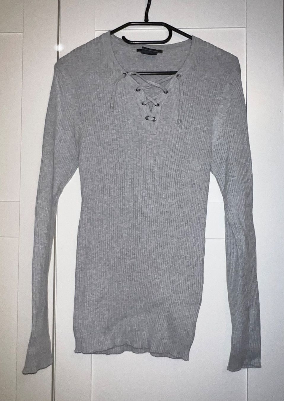 Pullover & Sweatshirts: • Smog Pullover mit Schnürren • – Gebraucht aus Basel von mendoza13