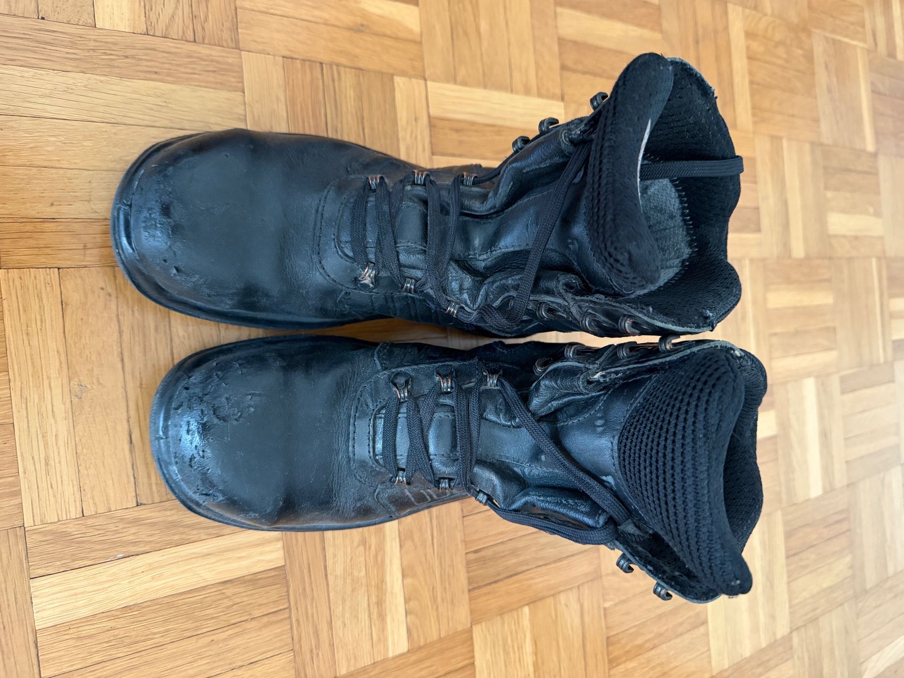 Chaussures femmes: Kampfstiefel Securitas – D'occasion à Winterthur par ZeitreiseDeinLeben