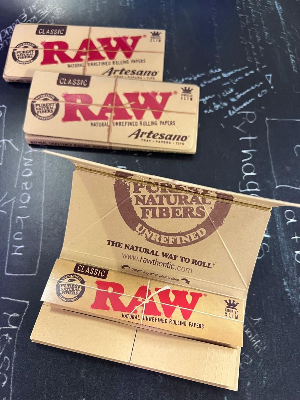 Tabac à priser: 3 x RAW Artesano Rolling Papers + Tips – Neuf avec emballage d'origine à Buchs SG par Pocolocoli