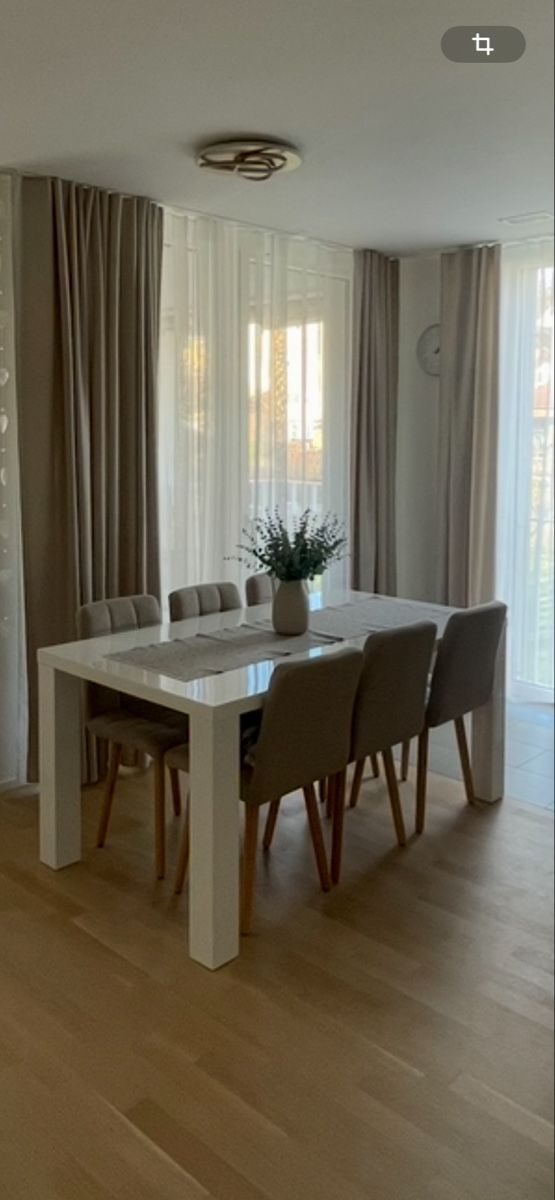 Set di tavolo e panche: Weisser Esstisch mit 6 Stühlen – Usato da Laufen venduto da jes_ll2f 1