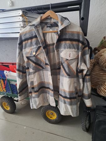 Zara Hemdjacke kariert Grau Beige wie neu