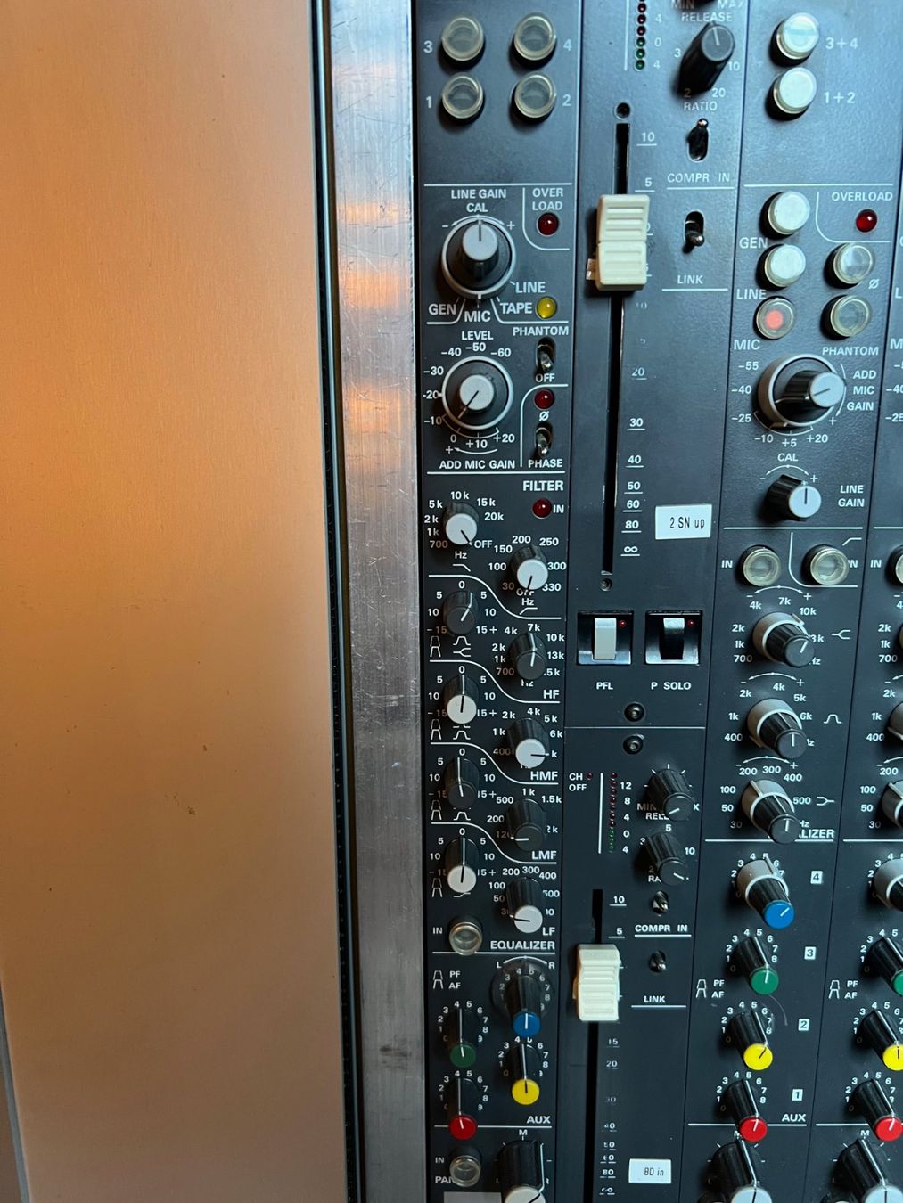 Studer Console di mixaggio: Studer 900 Series 8 Kanal Preamp/EQ/ Kompressor Rack – Usato da Bern venduto da bernstudio 2