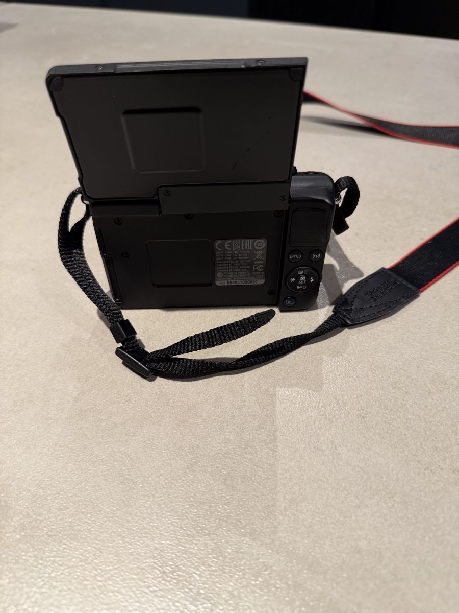 Canon Kamera: Canon EOS M100 Systemkamera inkl. Tasche und SD-Karten – Gebraucht aus Orpund von Nonoo 8