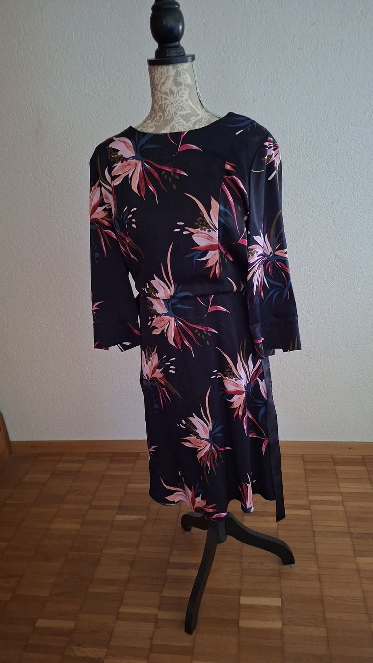 Kleider: Kleid – Gebraucht aus Wünnewil von 04Blume