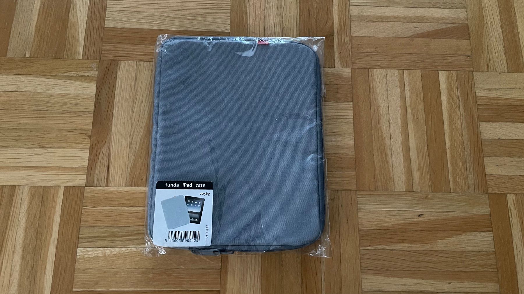 Astucci : iPad Hülle Case Tasche NP. 29.50 – Nuovo e nell'imballaggio originale da Rüfenacht BE venduto da lavok
