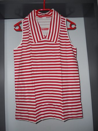Neuw. T'Shirt mit Kragen ohne Arm - rot-weiss gestreift