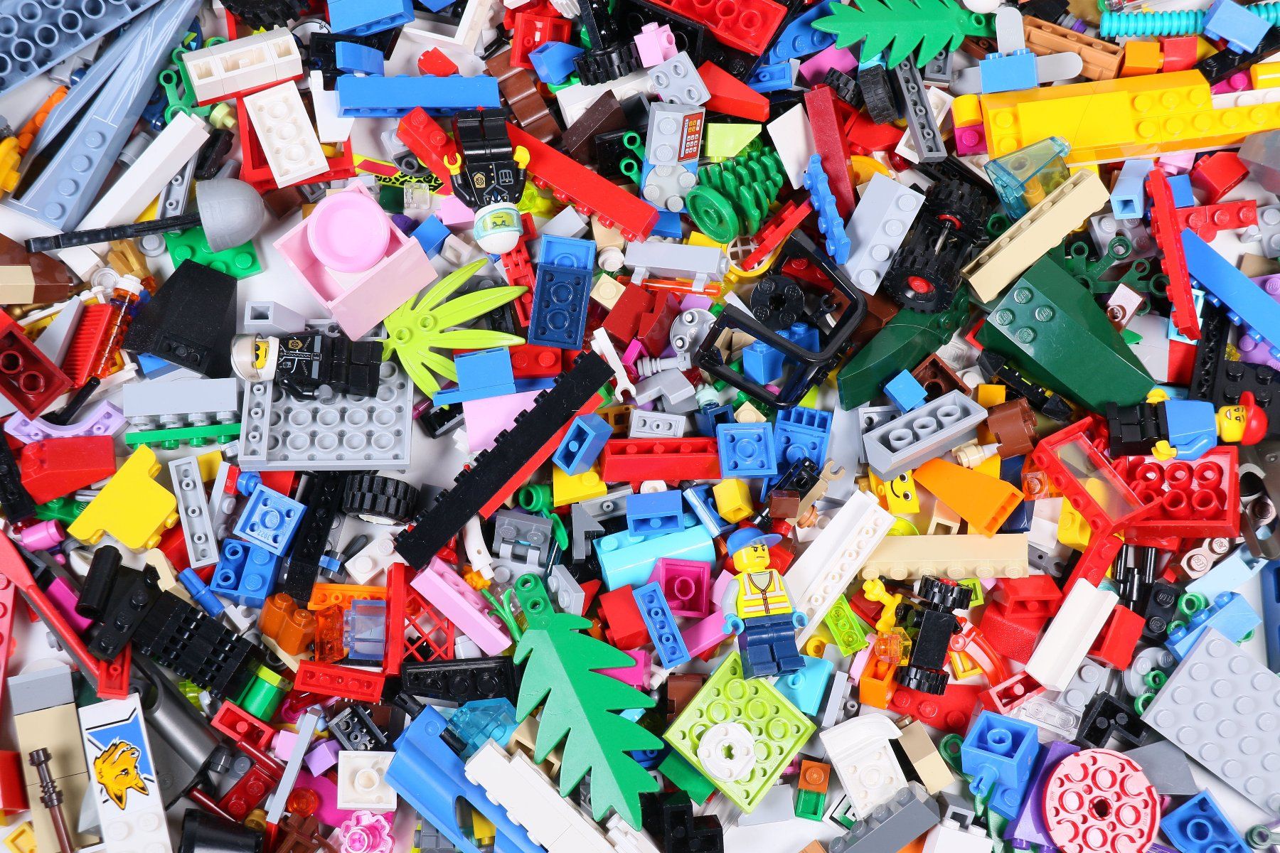 Lego Baukästen: 1.5 kg. Legoteile mit Minifiguren – Gebraucht aus Hettlingen von Scholi99 1