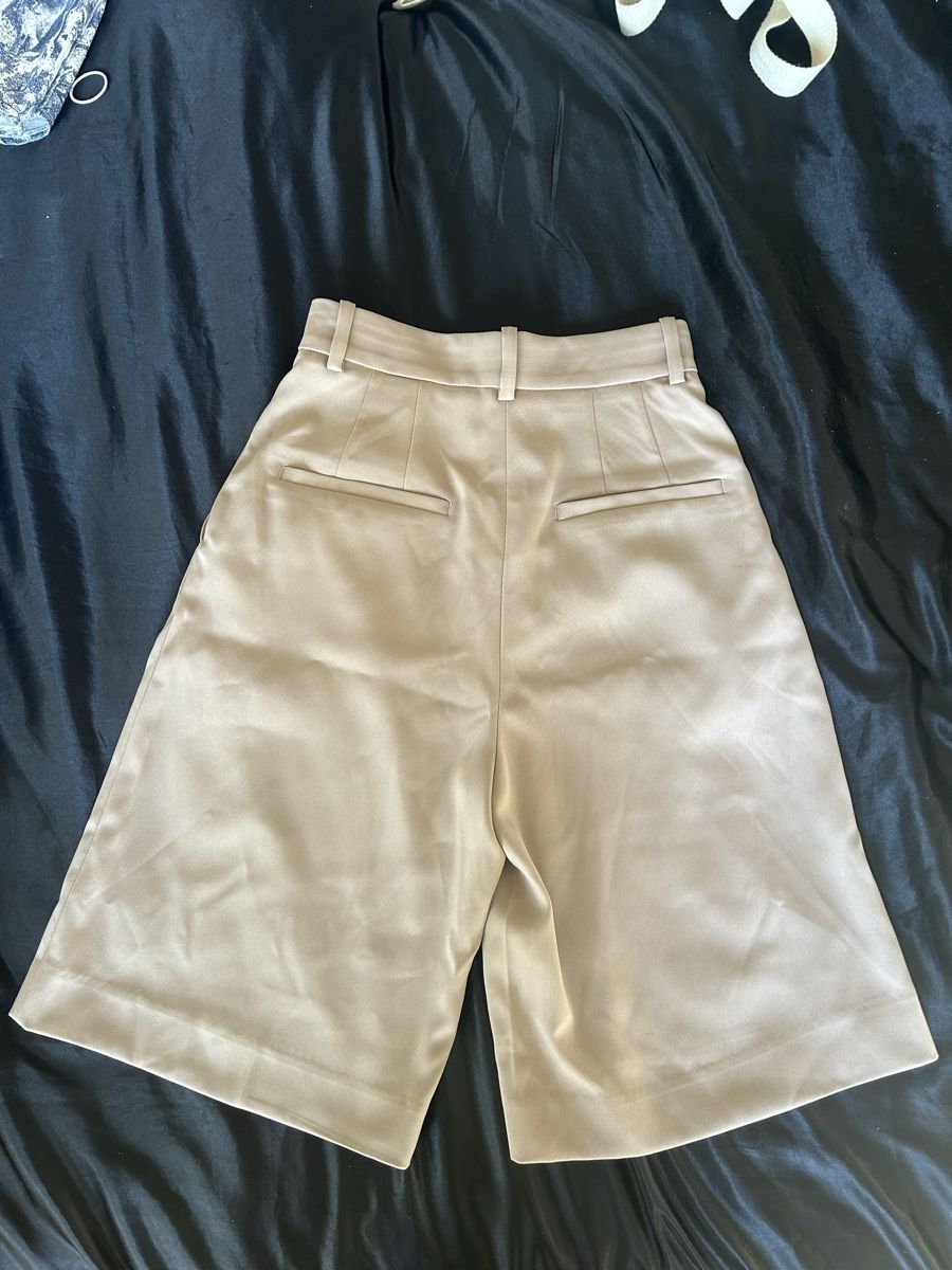 H&M Pantaloni: Short Bermuda femme – Usato da Grand-Lancy venduto da eli_x5k9 1