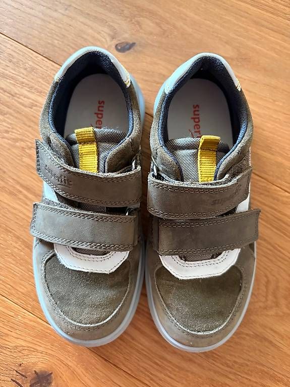 Scarpe per ragazzi: Superfit Turnschuh Grösse 29 – Usato da Siebnen venduto da mimaruoss