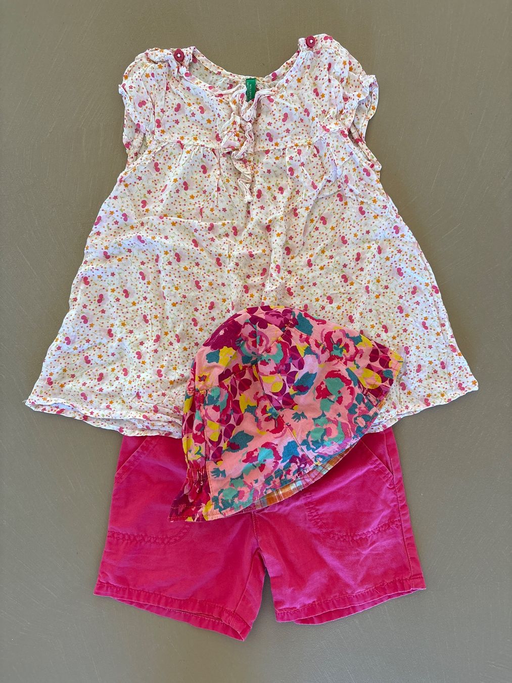 Lotti & Set di vestiti: 2 Mädchenoutfits, Grösse 4-6 Jahre – Usato da Aesch BL venduto da snezienka53