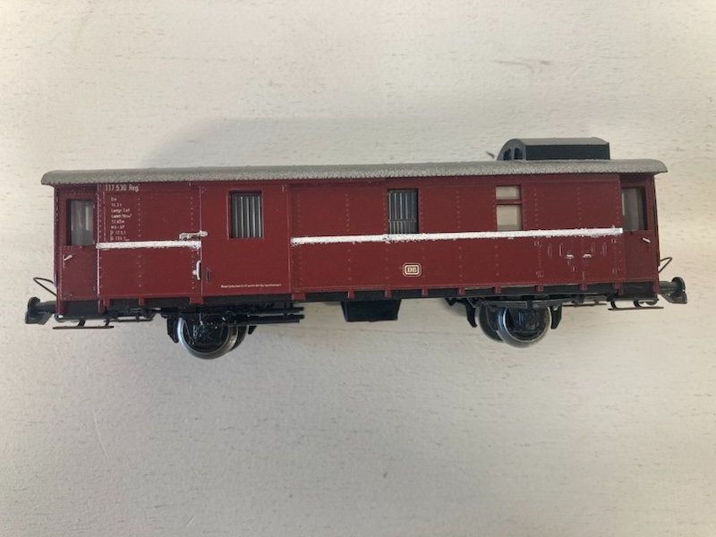 Piko Modelleisenbahnen: Piko H0 roter Gepäckwagen DB – Gebraucht aus Büsserach von ModellbahnDepot 1