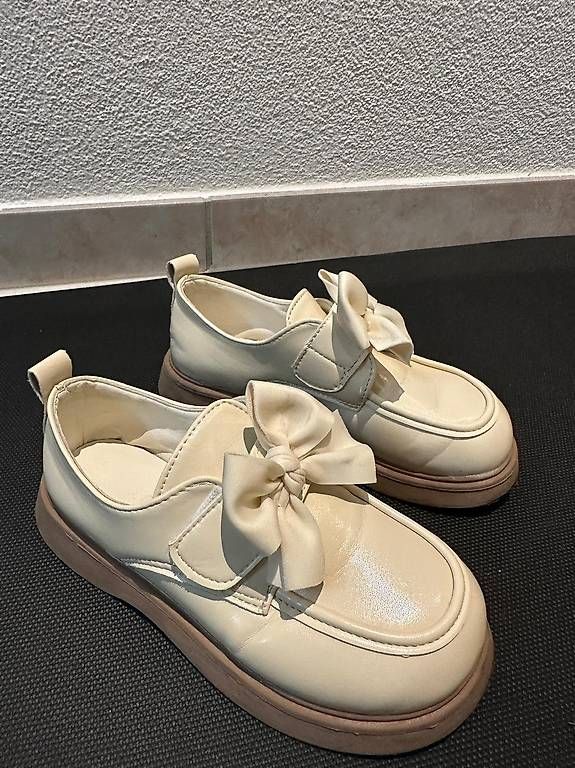 Damenschuhe: Mocassini bambina con fiocco n. 34  CHF10 – Gebraucht aus Gravesano von tut_d8st