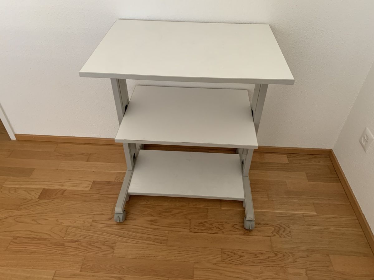Tavoli: PC-Tisch – Usato da Beringen venduto da Hummingbird007