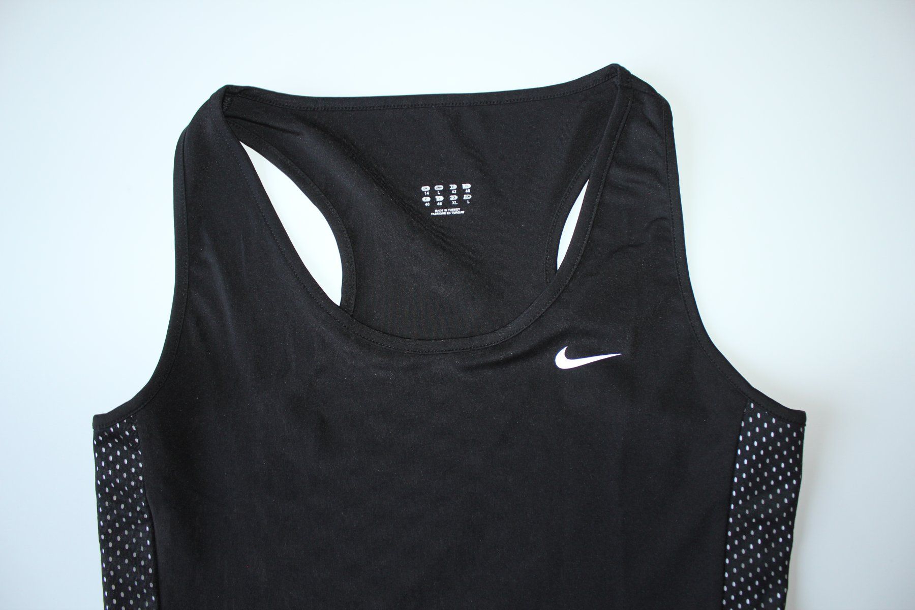 Nike Tops: Débardeur Nike noir t. 40 – Gebraucht aus Peseux von Gilloss 1