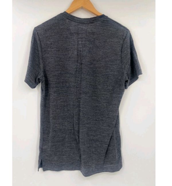 Icebreaker T-shirt: ICEBREAKER - T-shirt Gris Taille M – Usato da Haute-Nendaz venduto da EmptyCloset 1