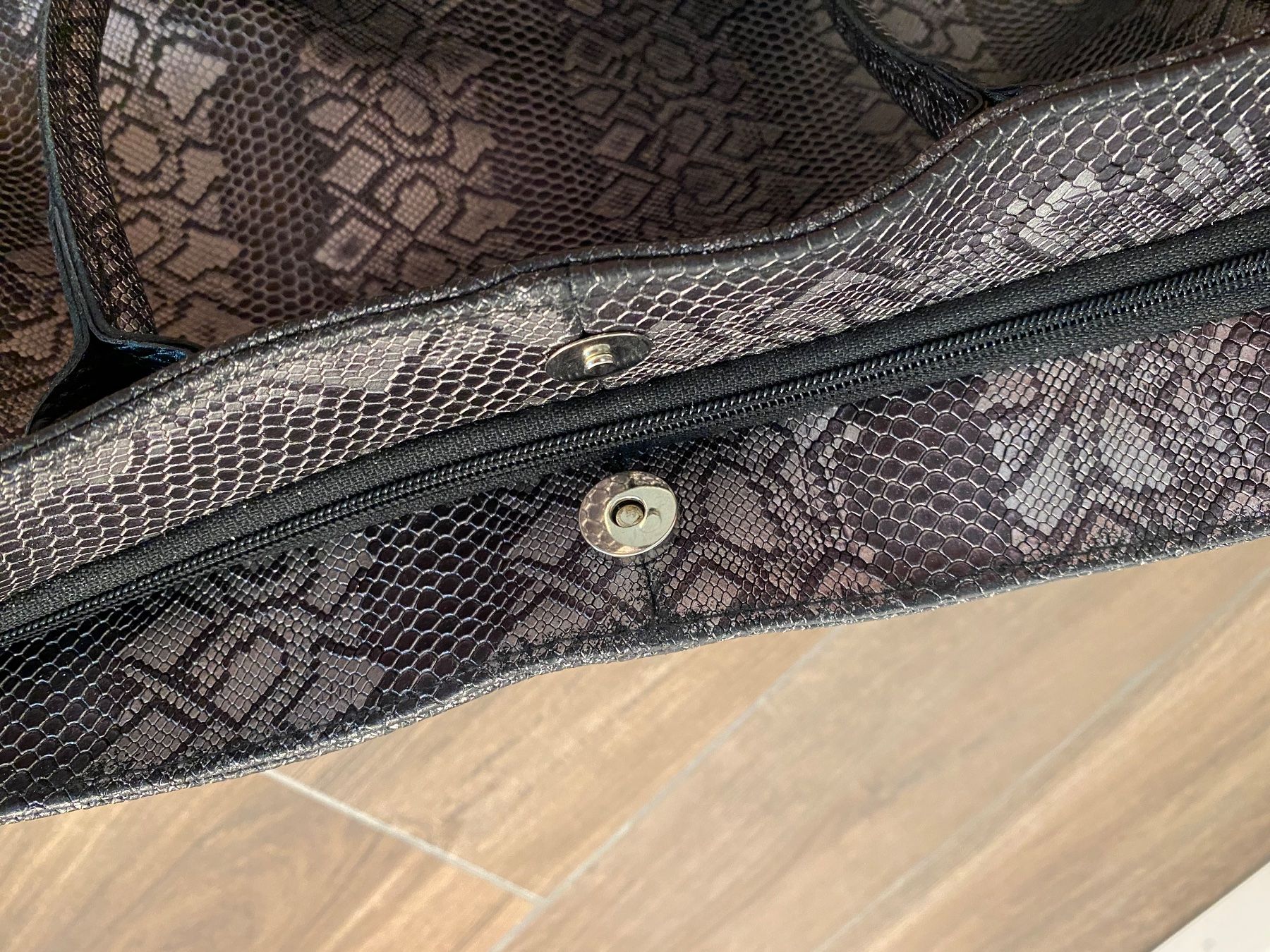 Taschen für Damen: Handtasche / Shopper-Bag aus Leder silber / grau – Gebraucht aus Pratteln von a23_j2gs 5
